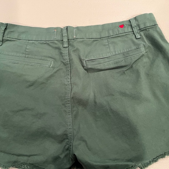 Sundry size 28 green shorts - gently used - Picture 2 of 3